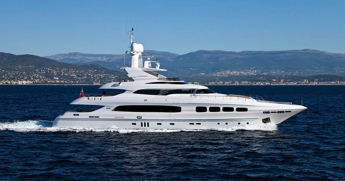MANIFIQ MOTOR YACHT CHARTER Main