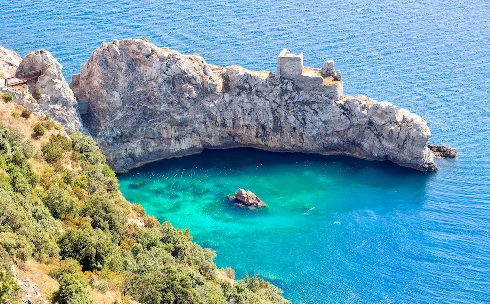 The Unforgettable Experience Of A Luxury Yacht Charter 2